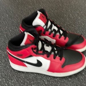 Chicago Bulls Retro Air Jordan One Mids